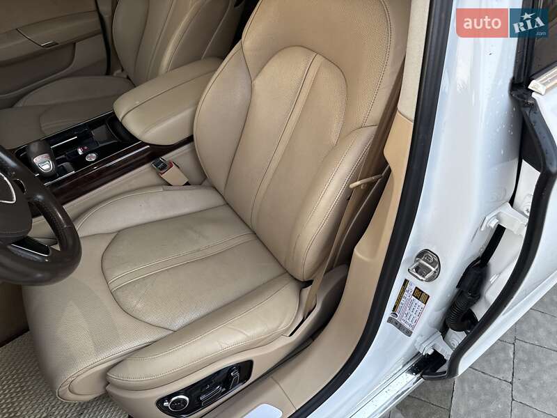 Седан Audi A8 2015 в Львове