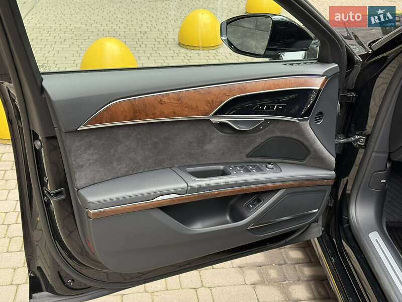 Седан Audi A8 2021 в Києві