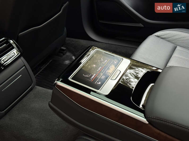 Седан Audi A8 2021 в Києві