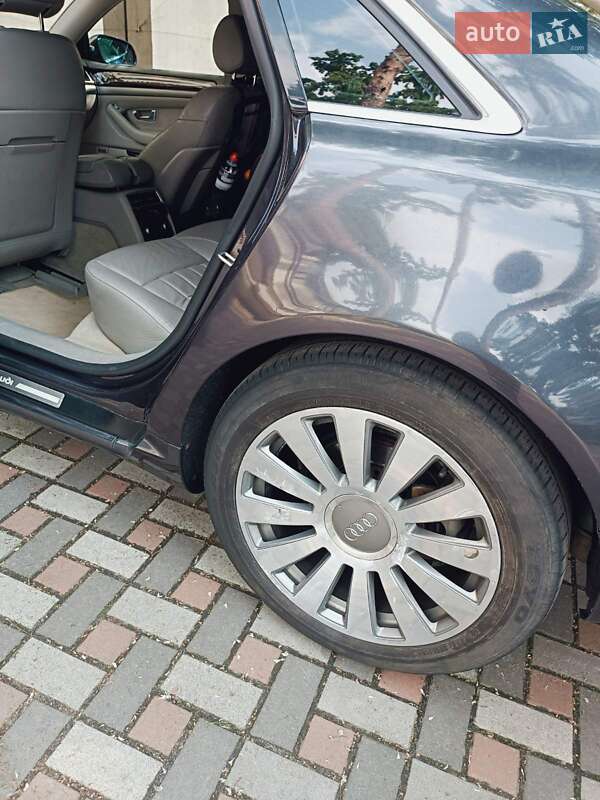 Седан Audi A8 2003 в Буче