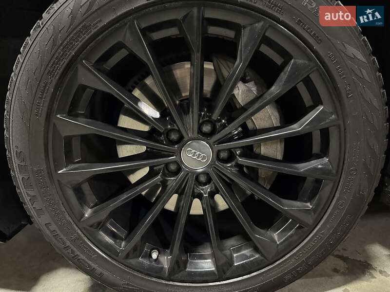Седан Audi A8 2021 в Києві