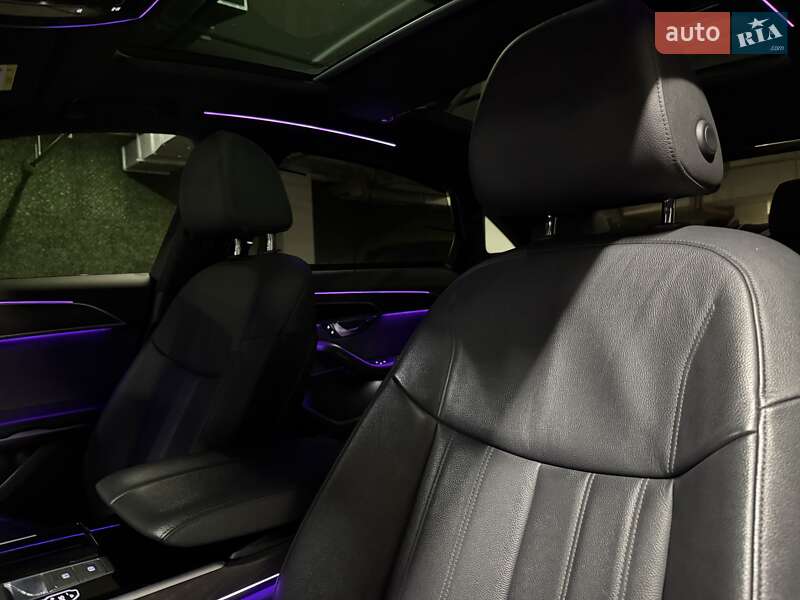 Седан Audi A8 2021 в Києві