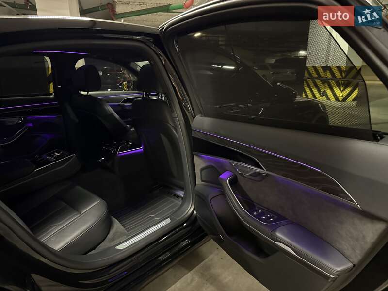 Седан Audi A8 2021 в Києві