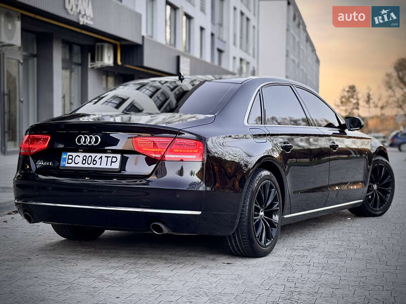 Седан Audi A8 2013 в Львове