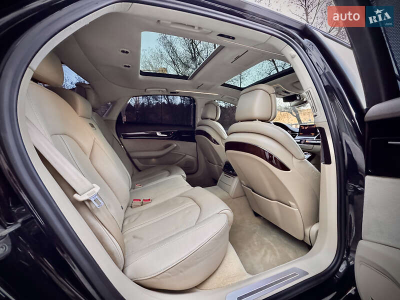 Седан Audi A8 2013 в Львове