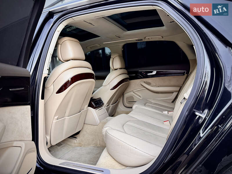 Седан Audi A8 2013 в Львове