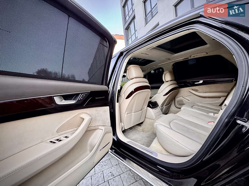 Седан Audi A8 2013 в Львове