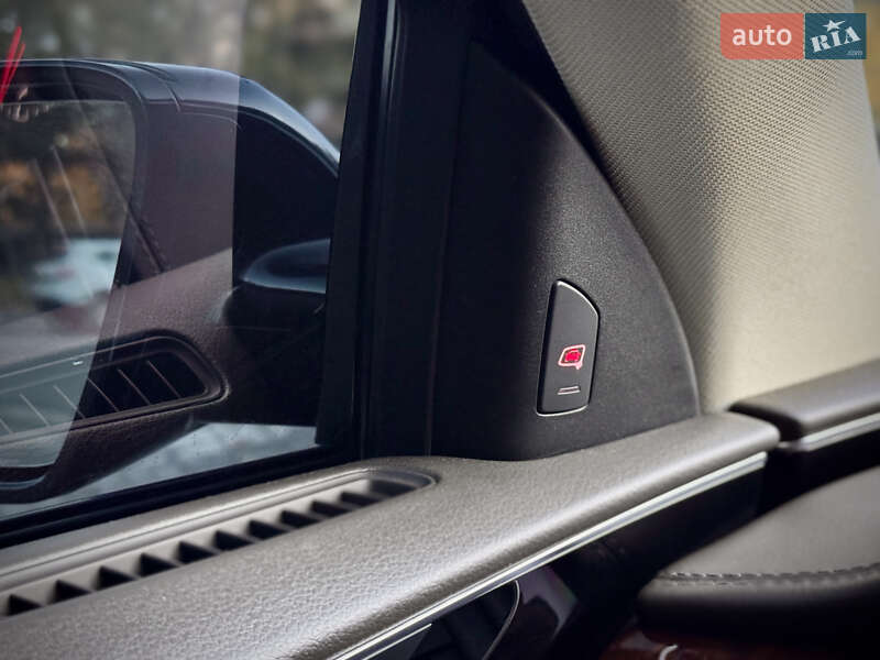 Седан Audi A8 2013 в Львове