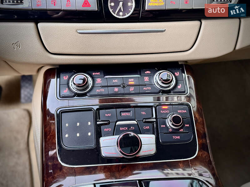 Седан Audi A8 2013 в Львове