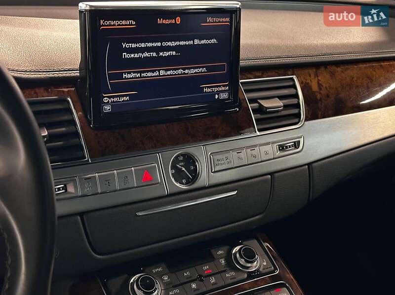 Седан Audi A8 2013 в Львове
