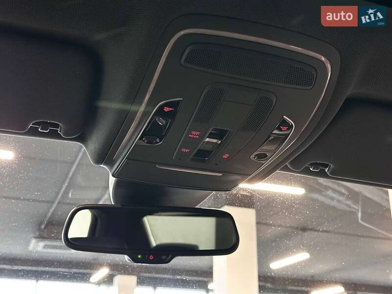 Седан Audi A8 2013 в Львове