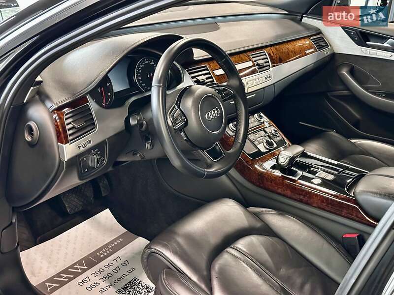 Седан Audi A8 2013 в Львове