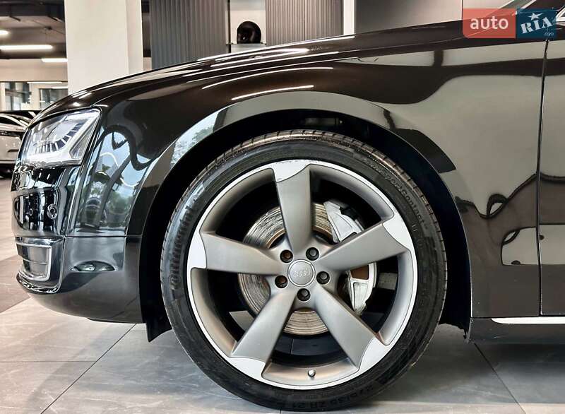 Седан Audi A8 2013 в Львове