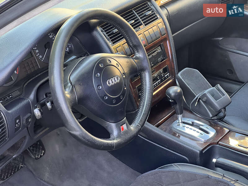 Седан Audi A8 1997 в Києві