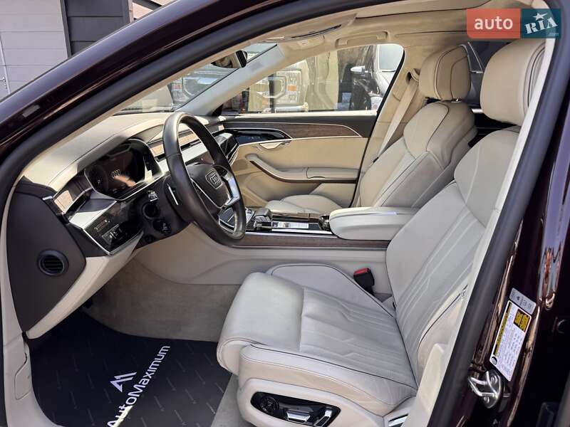 Седан Audi A8 2019 в Одесі