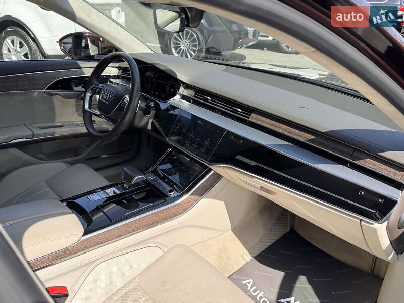 Седан Audi A8 2019 в Одесі