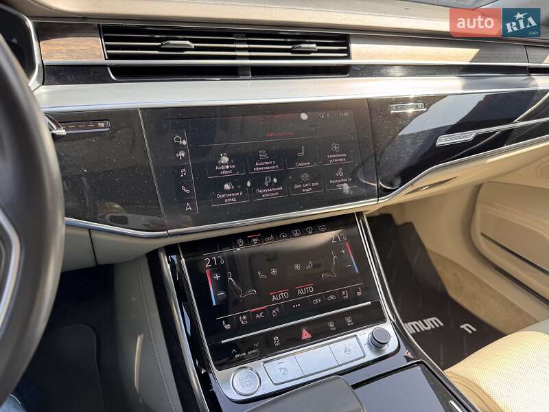 Седан Audi A8 2019 в Одесі