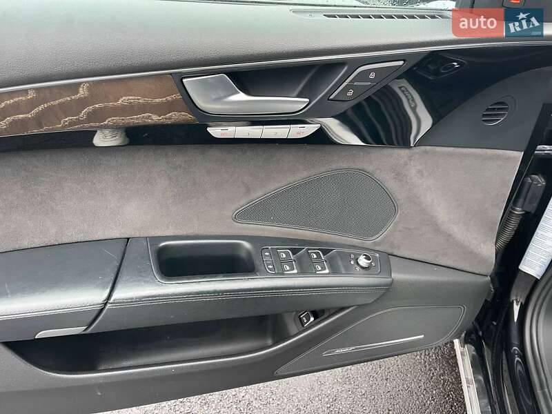 Седан Audi A8 2015 в Киеве