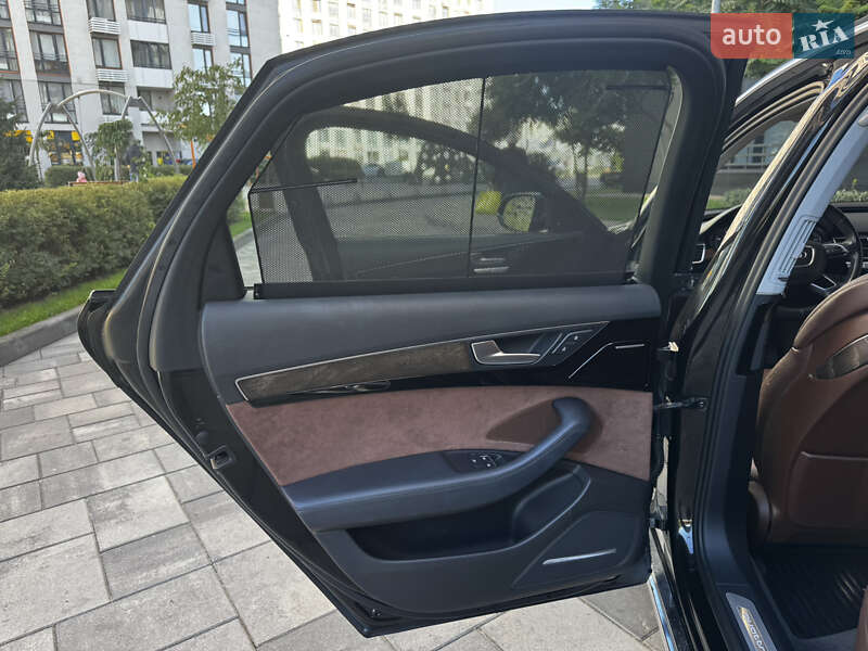 Седан Audi A8 2015 в Києві