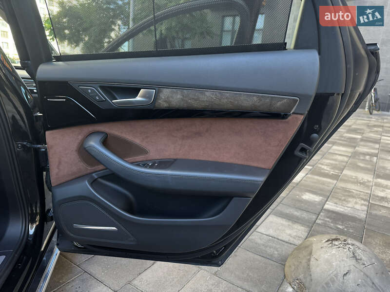 Седан Audi A8 2015 в Києві
