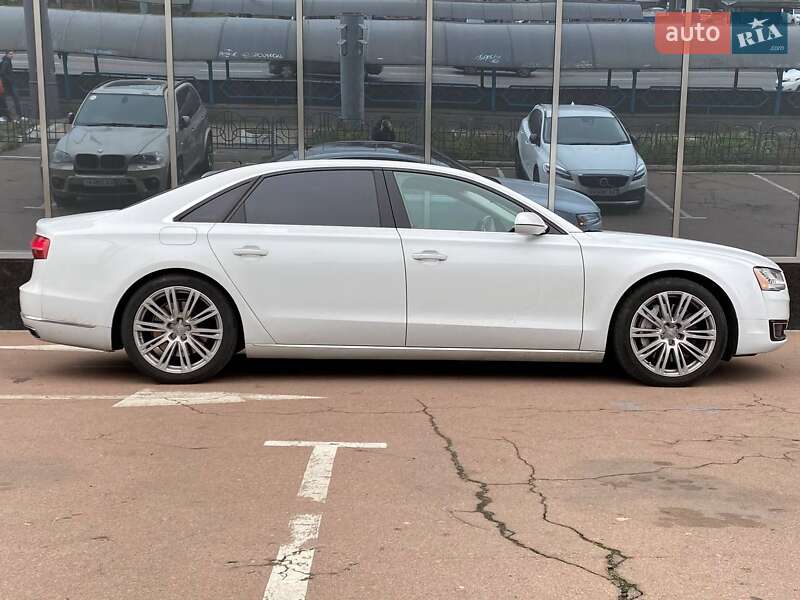 Седан Audi A8 2015 в Киеве