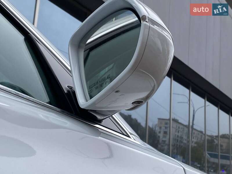 Седан Audi A8 2015 в Киеве