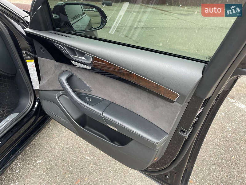 Седан Audi A8 2015 в Киеве