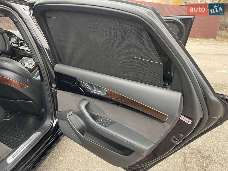 Седан Audi A8 2015 в Киеве