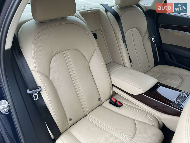Седан Audi A8 2013 в Одессе