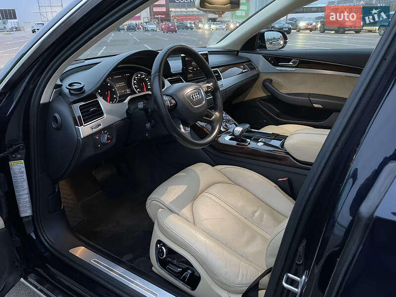 Седан Audi A8 2013 в Одессе