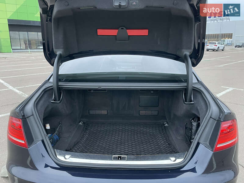 Седан Audi A8 2013 в Одессе