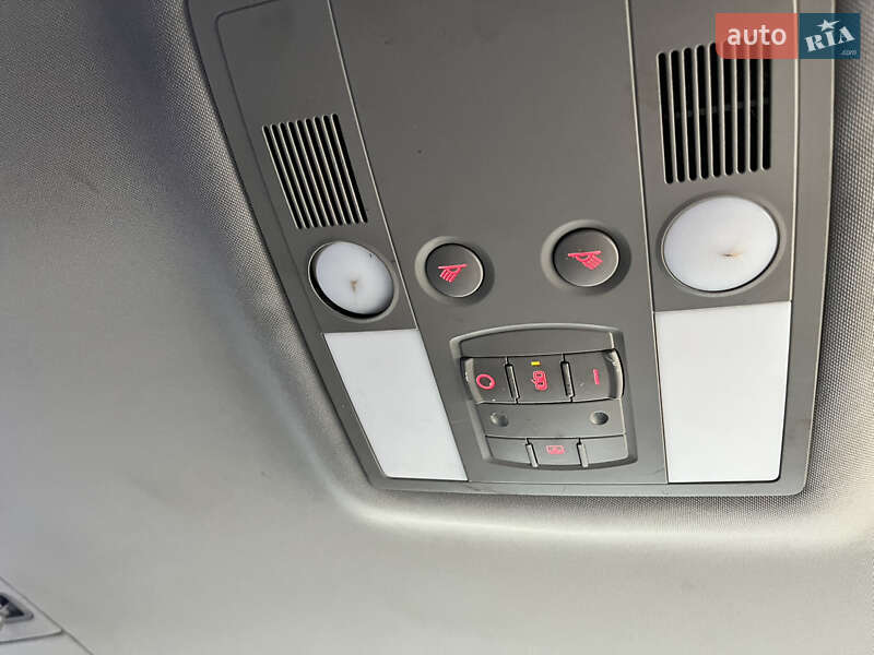 Седан Audi A8 2003 в Харкові