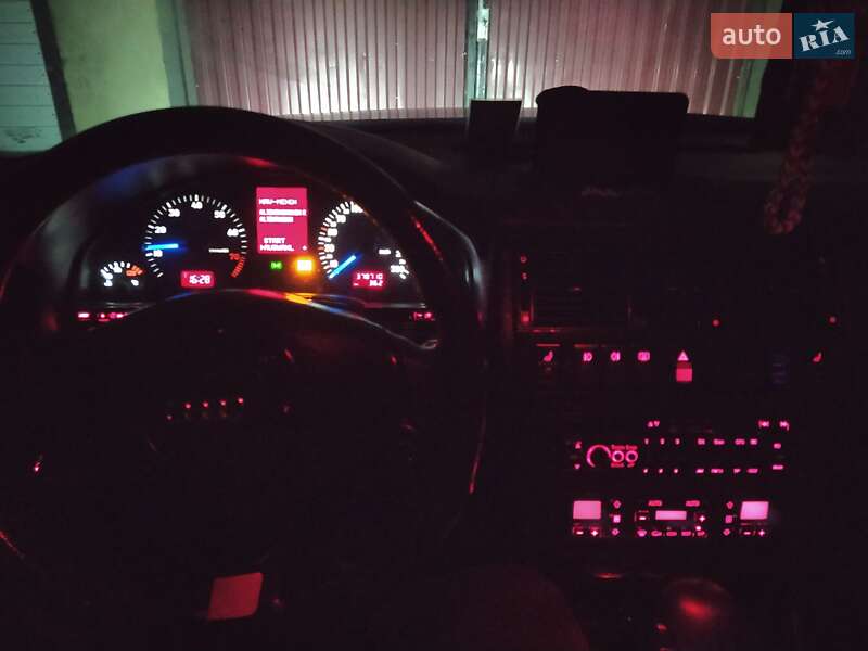 Седан Audi A8 1997 в Чернівцях