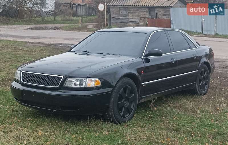 Седан Audi A8 1998 в Путивле