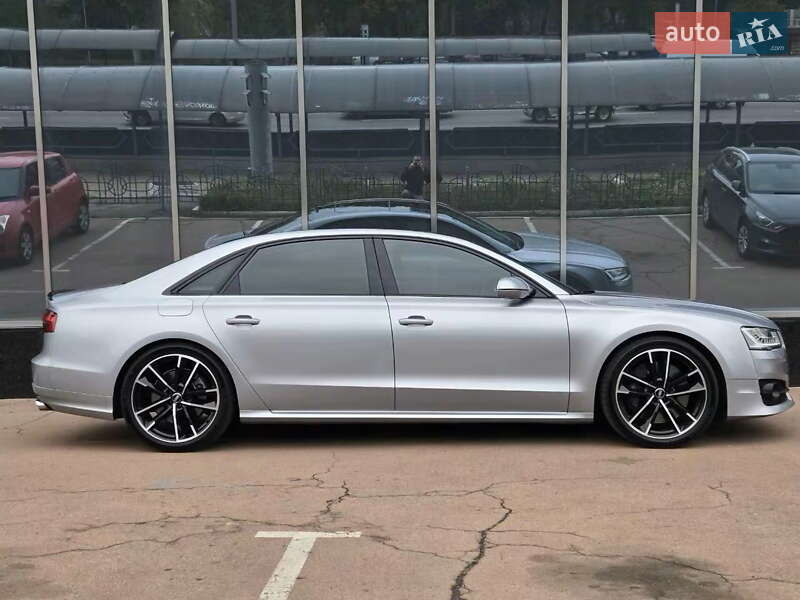 Седан Audi A8 2017 в Києві