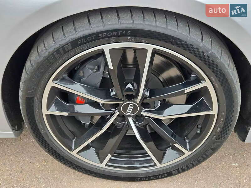 Седан Audi A8 2017 в Києві