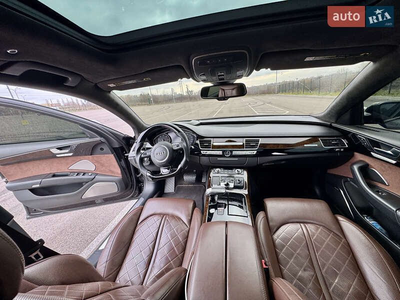 Седан Audi A8 2014 в Рівному
