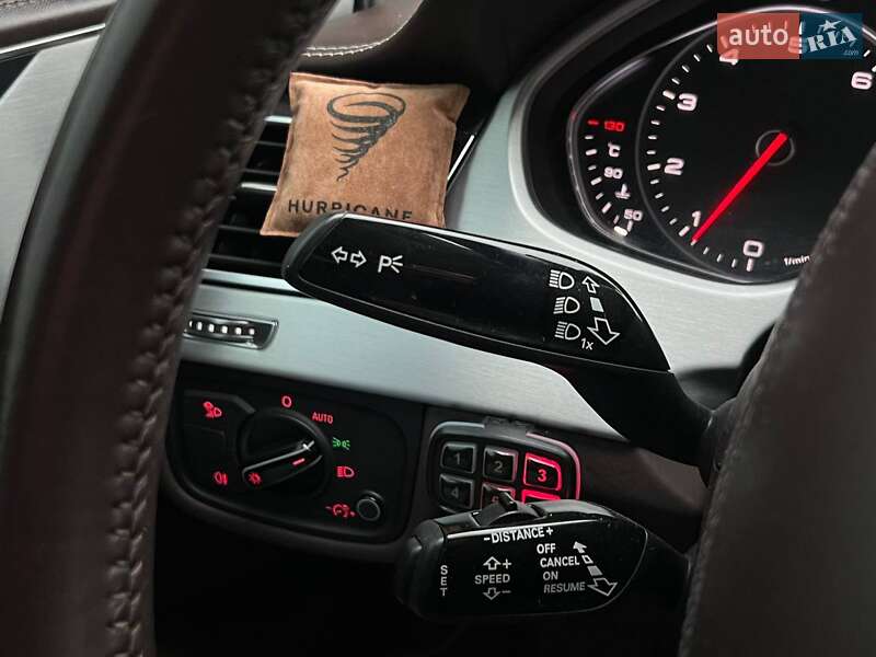 Седан Audi A8 2012 в Києві