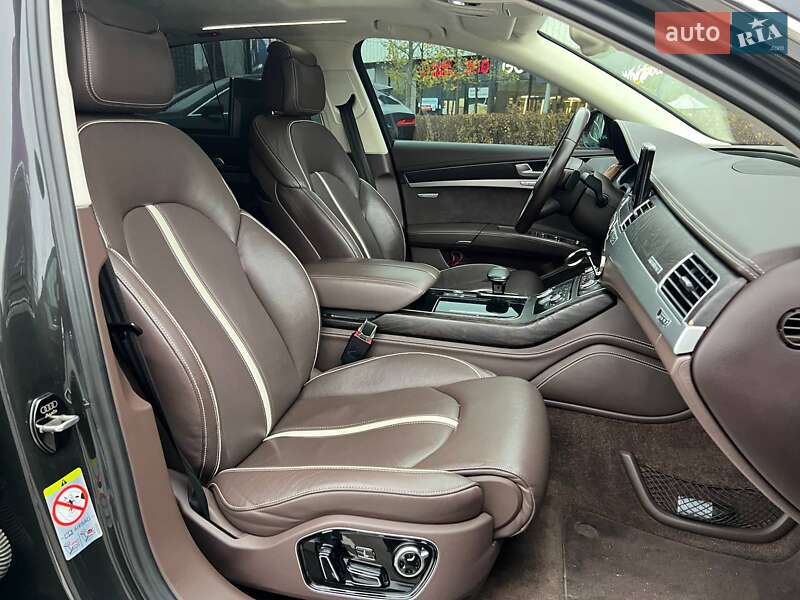 Седан Audi A8 2012 в Києві