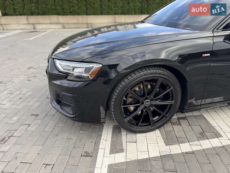 Седан Audi A8 2024 в Ровно