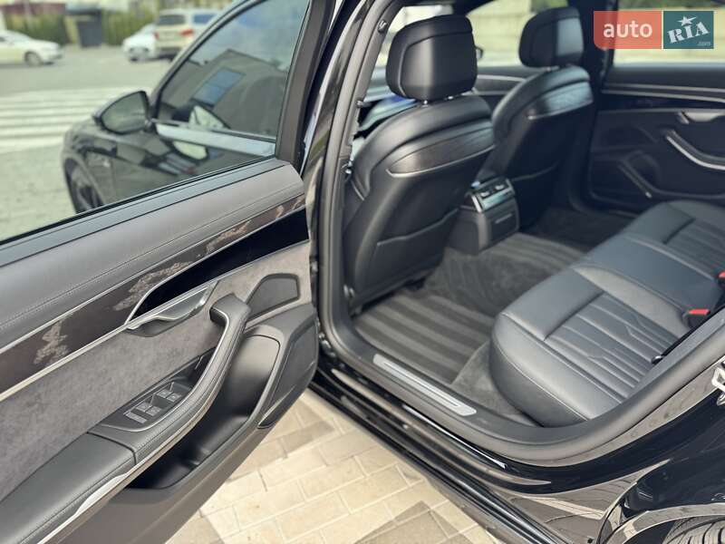 Седан Audi A8 2024 в Ровно