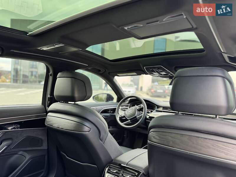 Седан Audi A8 2024 в Ровно