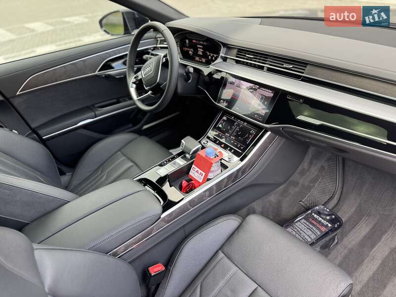 Седан Audi A8 2024 в Ровно