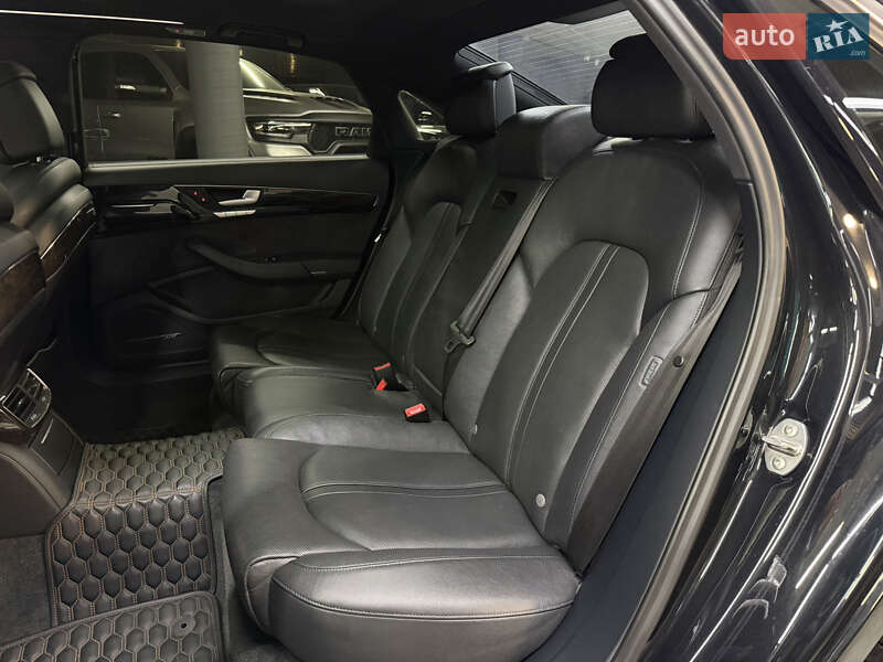 Седан Audi A8 2013 в Одессе