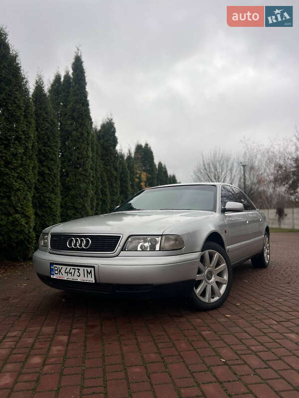 Седан Audi A8 1995 в Костополе