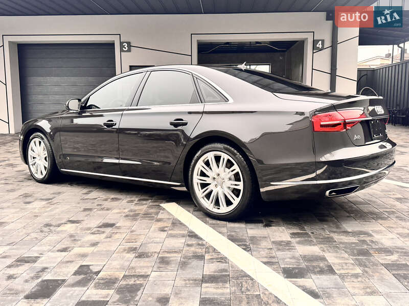 Седан Audi A8 2015 в Костополе