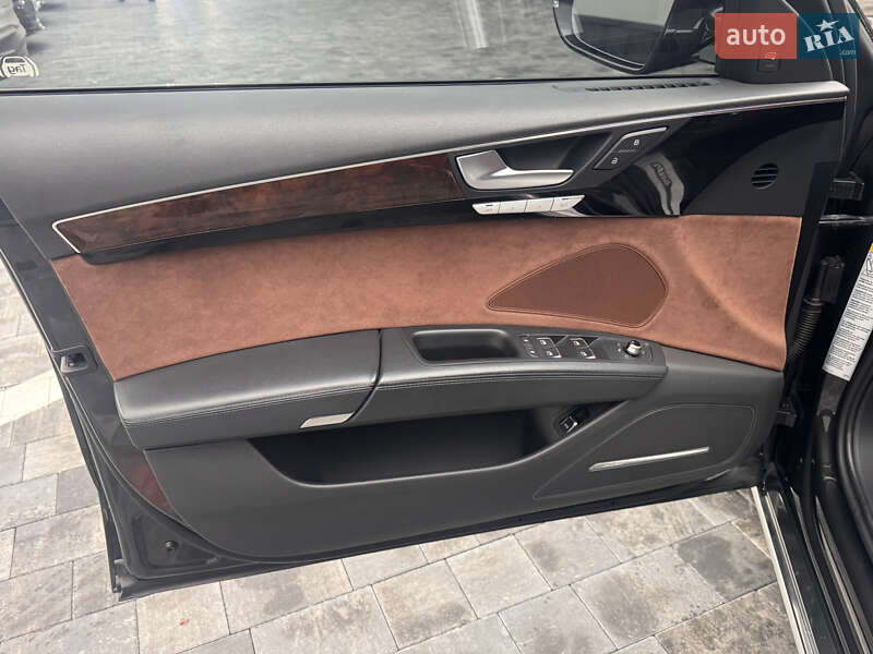 Седан Audi A8 2015 в Костополе