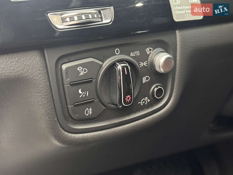 Седан Audi A8 2015 в Костополе