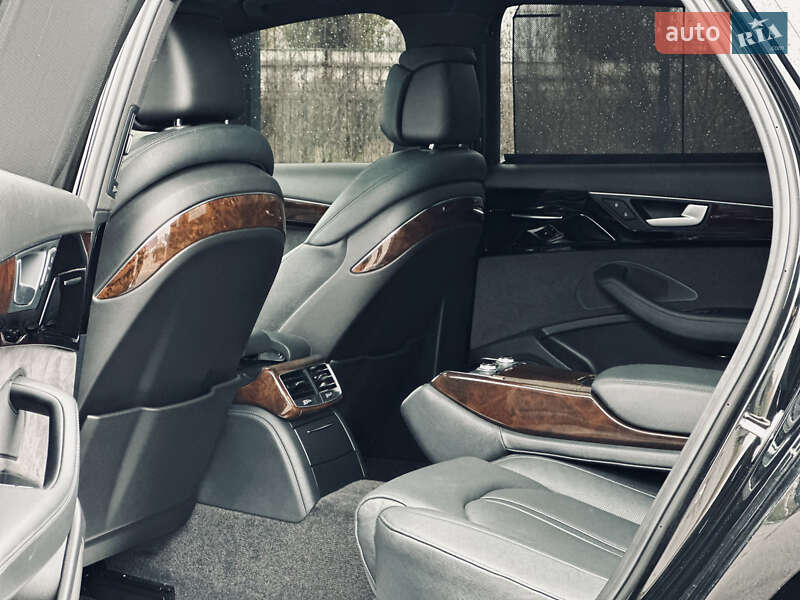 Седан Audi A8 2015 в Кременчуге