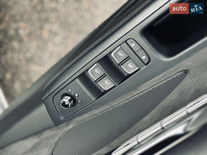 Седан Audi A8 2015 в Кременчуге